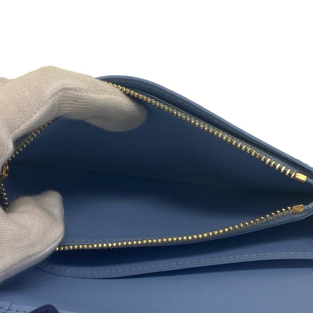 Louis Vuitton Capucines  Leather Wallet  ()