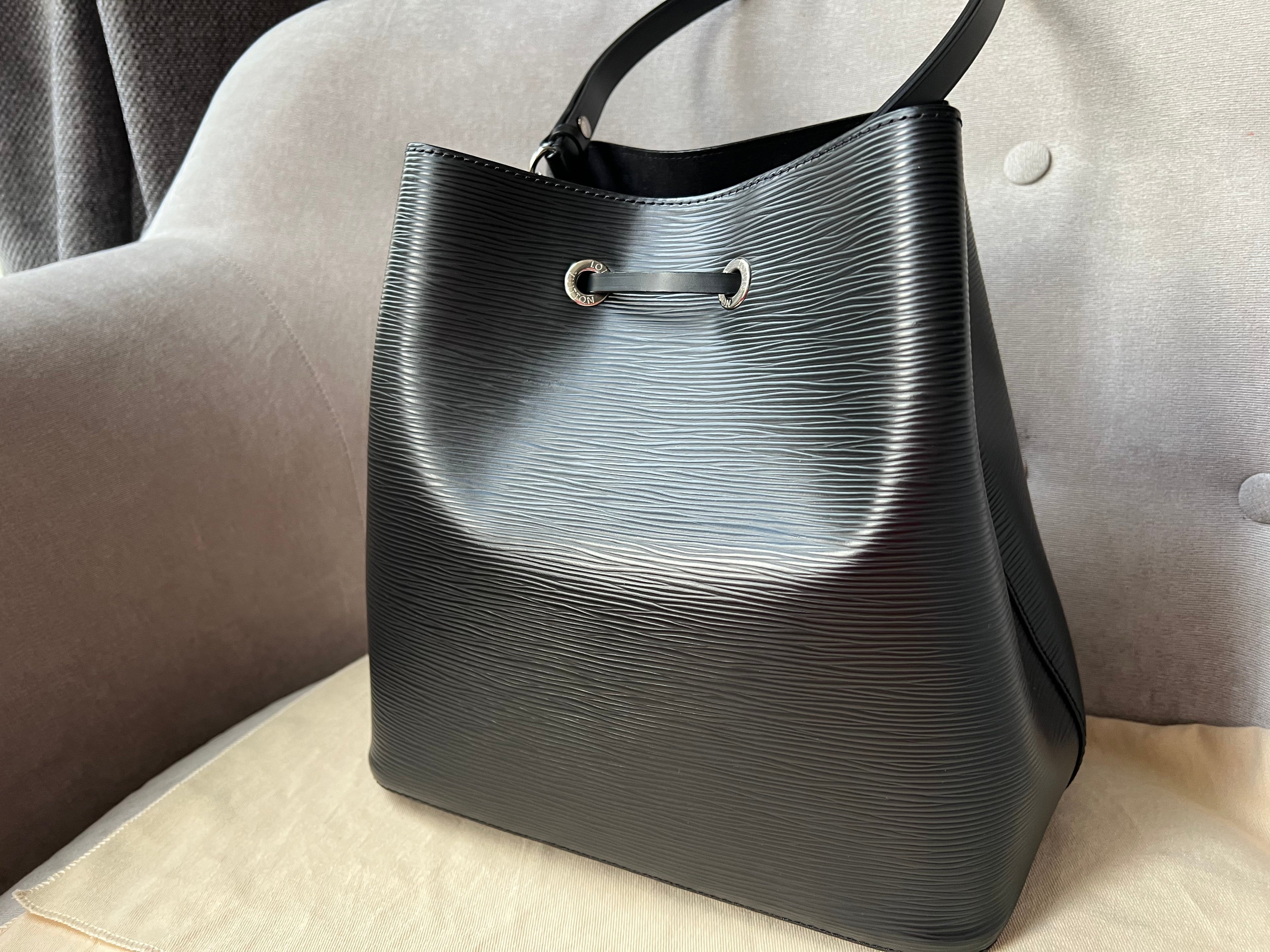 Louis Vuitton Neo Noe Bucket Bag Black Epi (RRP £1,930)