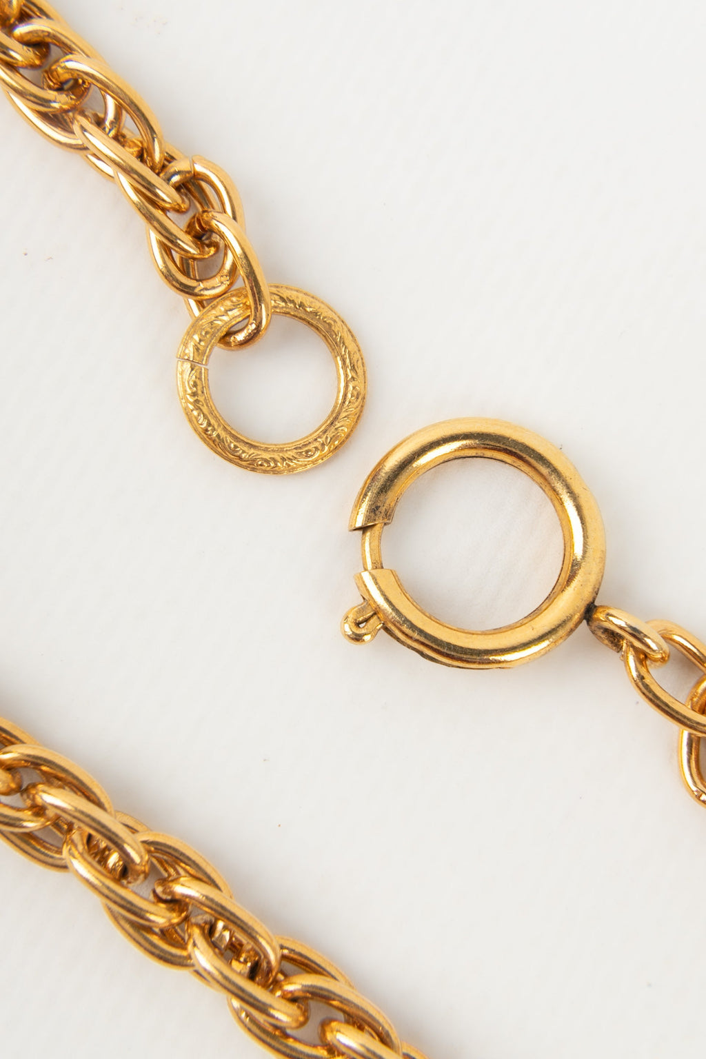 Collier / sautoir en mÃƒÆ’Ã‚Â©tal dorÃƒÆ’Ã‚Â© Chanel