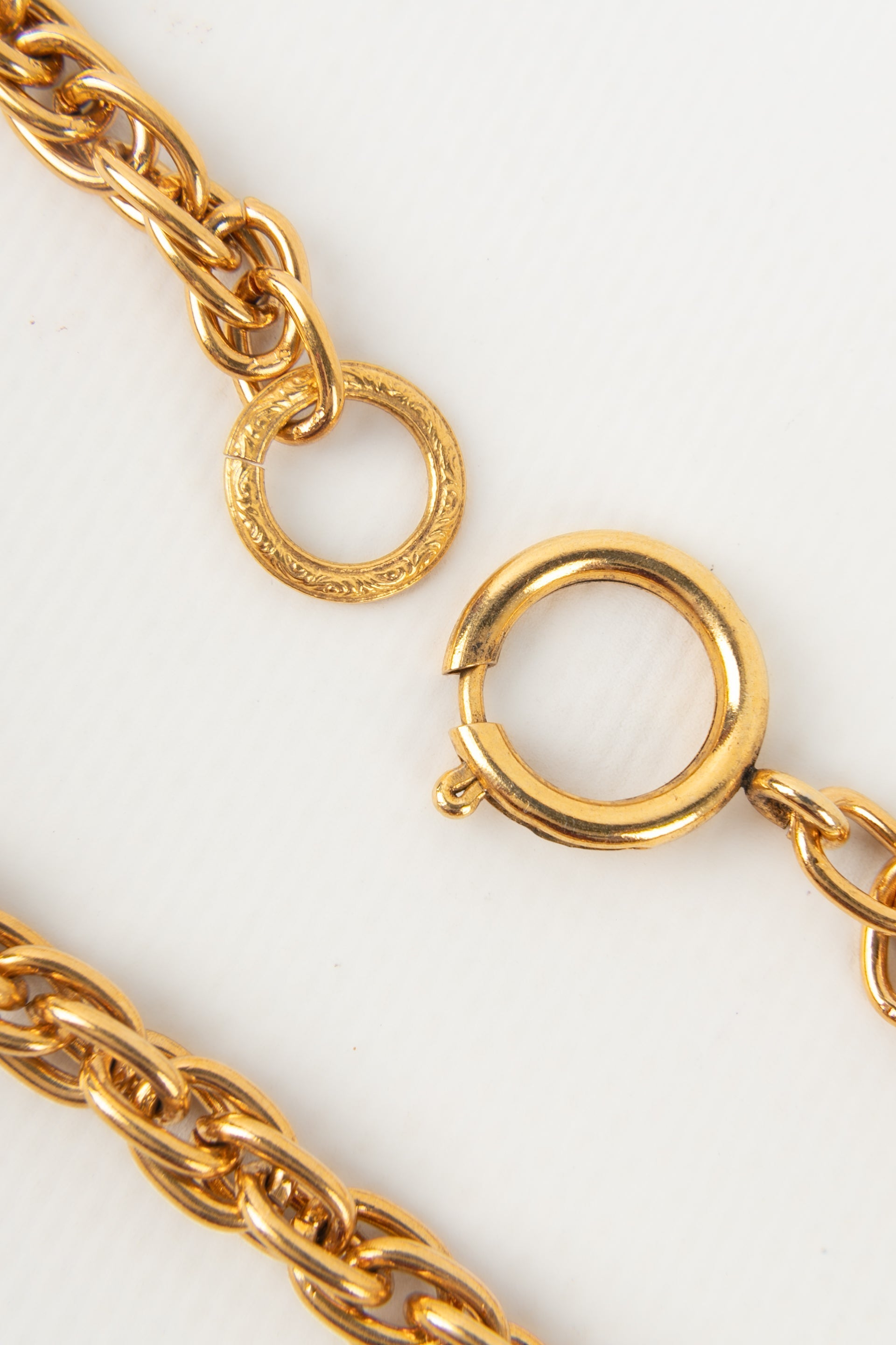 Collier / sautoir en mÃƒÆ’Ã‚Â©tal dorÃƒÆ’Ã‚Â© Chanel
