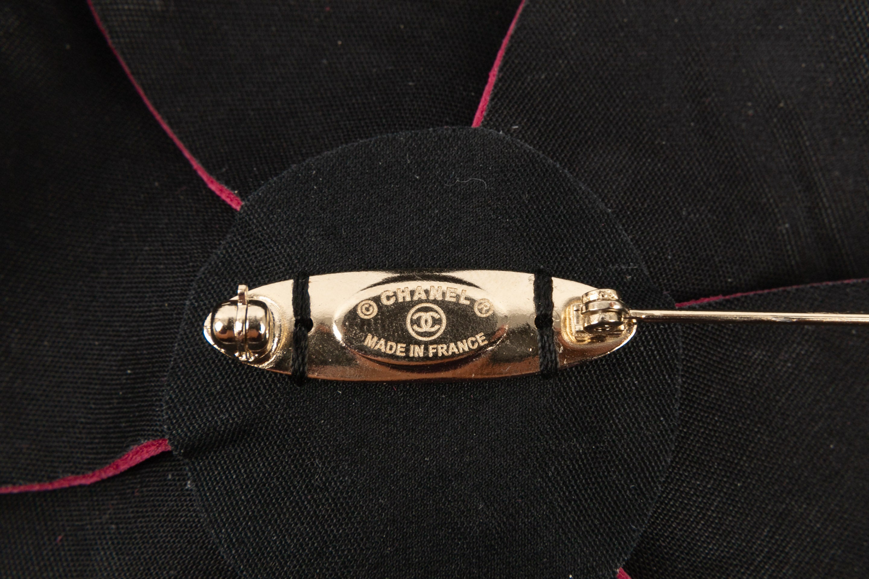 Broche camÃƒÆ’Ã‚Â©lia en cuir Chanel