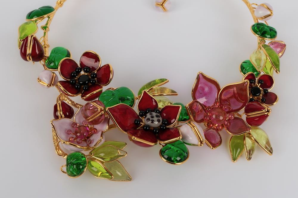 Collier Augustine