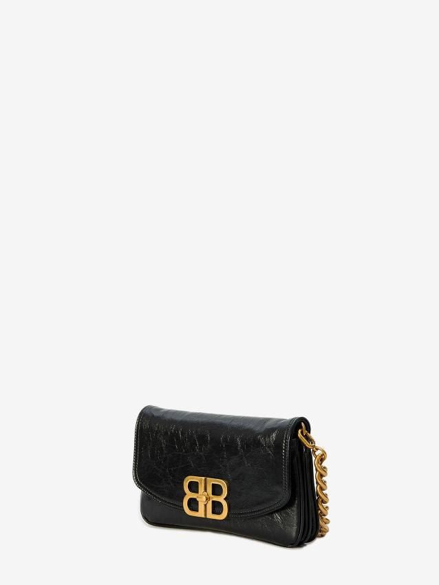 BLACK BAG WITH GOLDEN CLOSURE LOGO