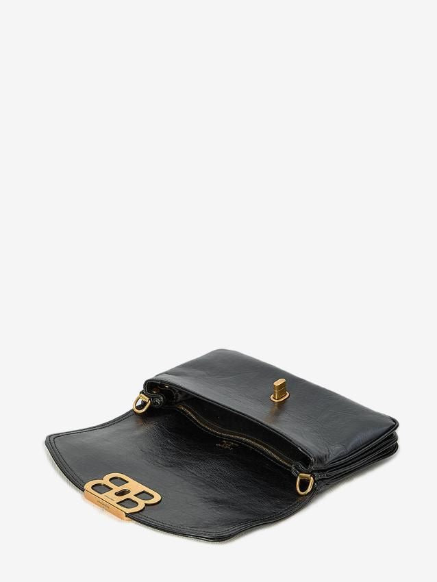 BLACK BAG WITH GOLDEN CLOSURE LOGO
