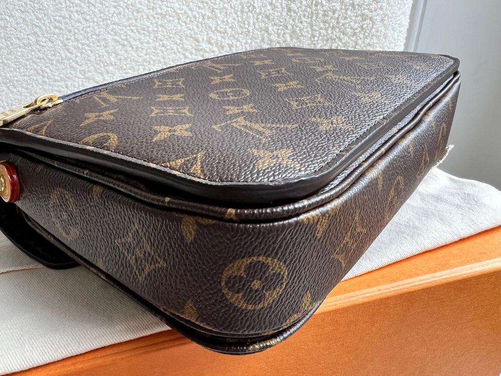 Louis Vuitton Pochette Metis Monogram (RRP £1,970)
