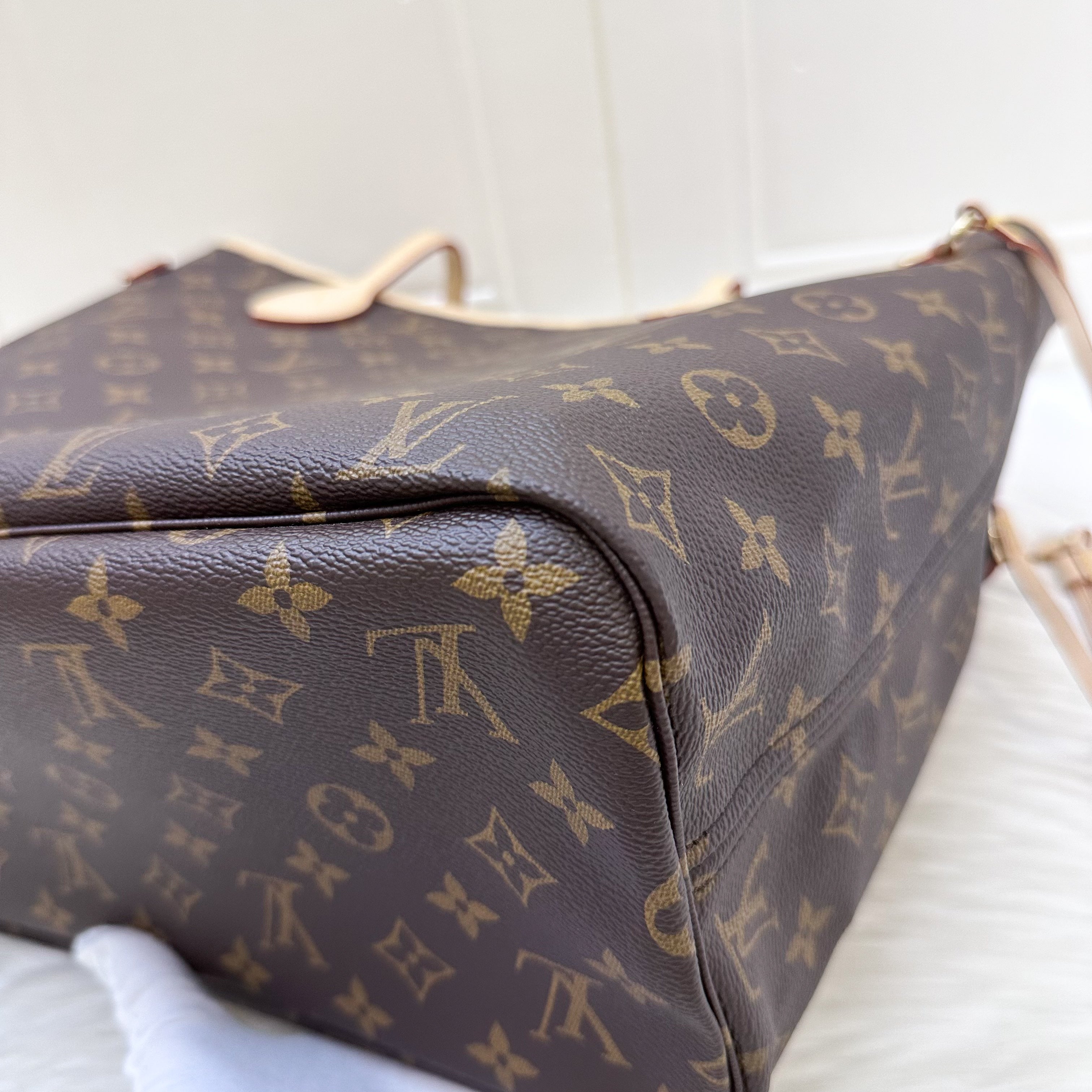LV Neverfull MM in Monogram Canvas and GHW