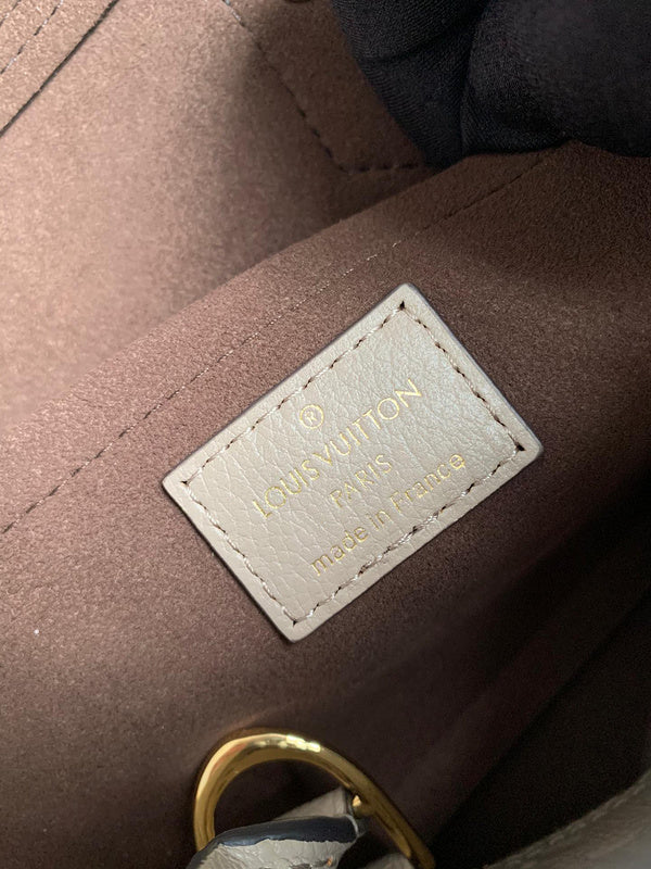 LOV2 Bags - Luxurious Bags  1853