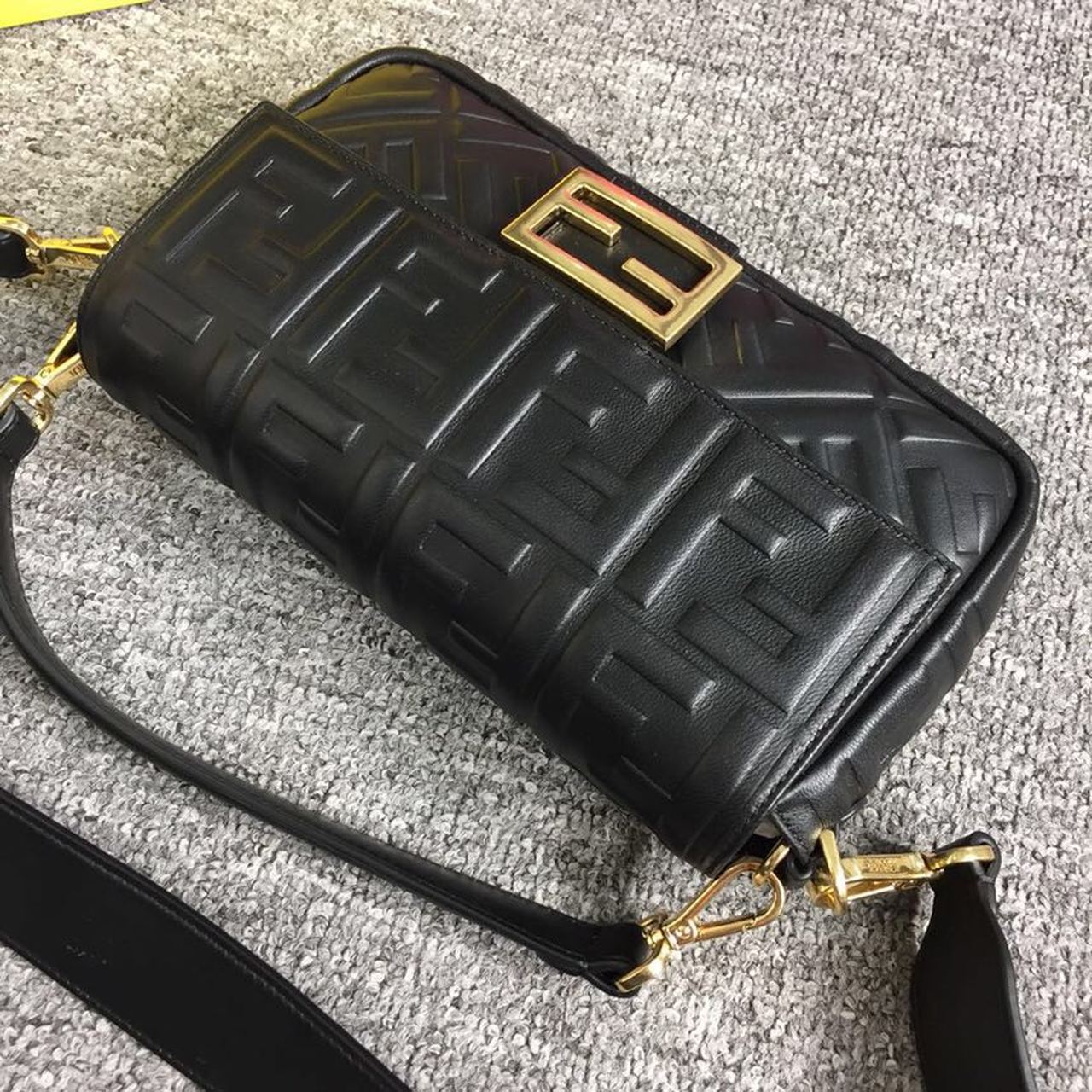 FI Baguette Nappa Black For Women, WomenÃ¢â‚¬â„¢s Handbags, Shoulder And Crossbody Bags 10.6in/27cm FF 8BR600A72VF15ZW