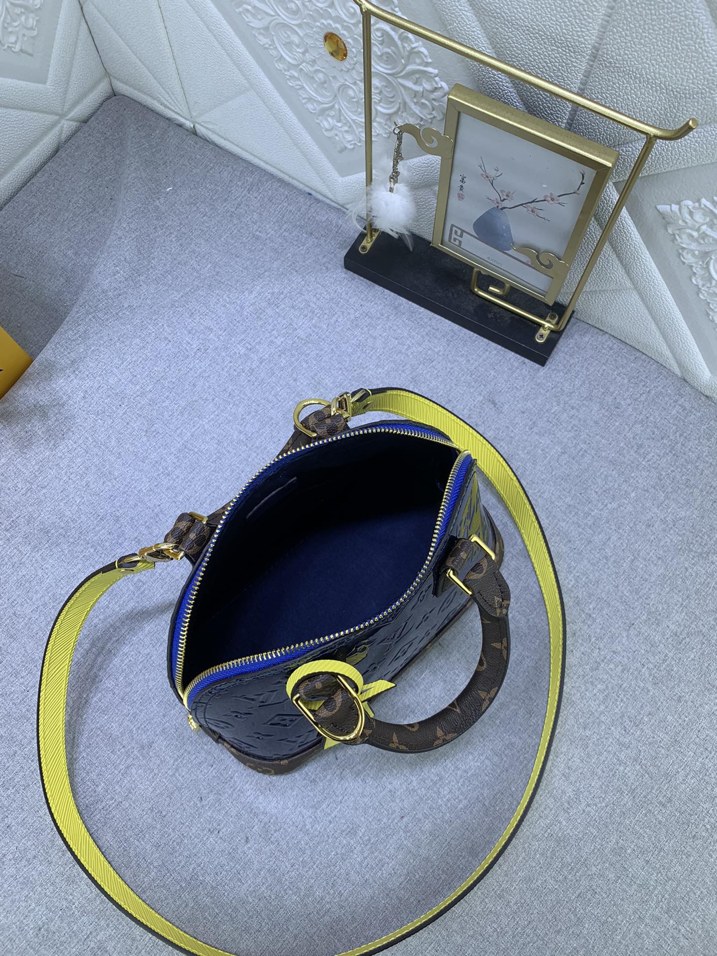 EN - Luxury Bags LUV 835