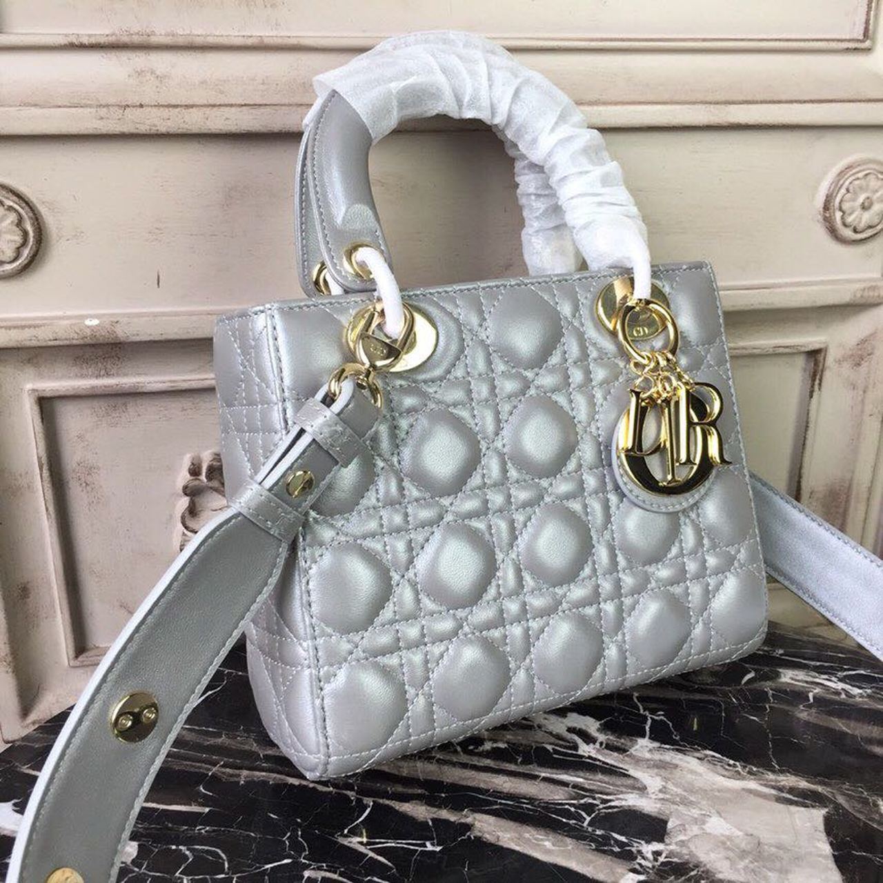 GLAMI Small Lady Bag Gold Toned Hardware Pearl Silver White For Women 8in/20cm CD