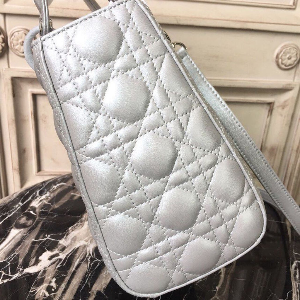GLAMI MeGLAMIum Opaline Gray PearlesGLAMInt Cannage Lady Bag Hardware Pearl Gold For Women 9.5in/24cm CD