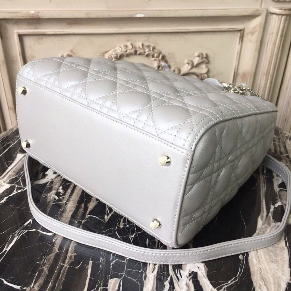 GLAMI MeGLAMIum Opaline Gray PearlesGLAMInt Cannage Lady Bag Hardware Pearl Gold For Women 9.5in/24cm CD