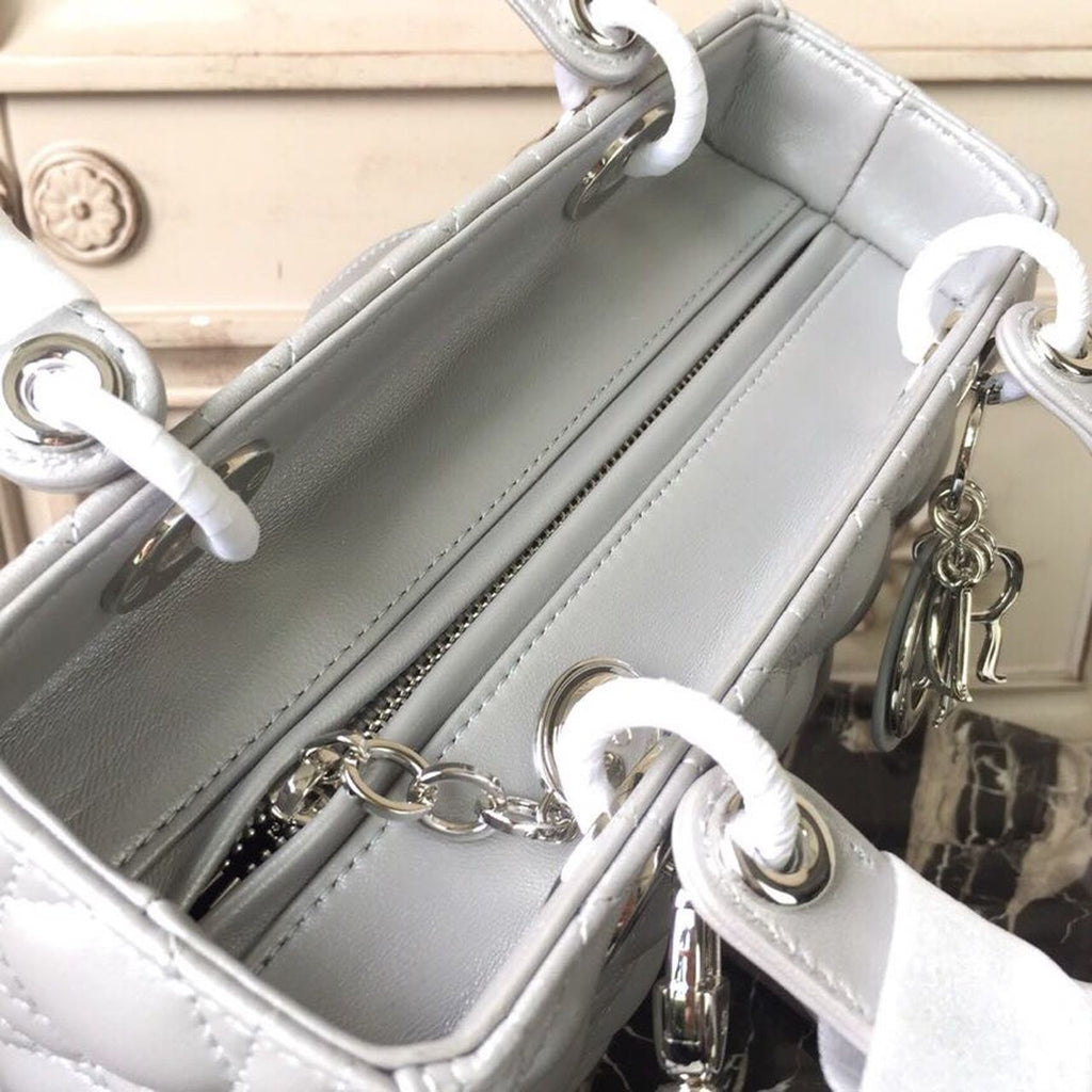 GLAMI MeGLAMIum Opaline Gray PearlesGLAMInt Cannage Lady Bag Hardware Pearl Gold For Women 9.5in/24cm CD