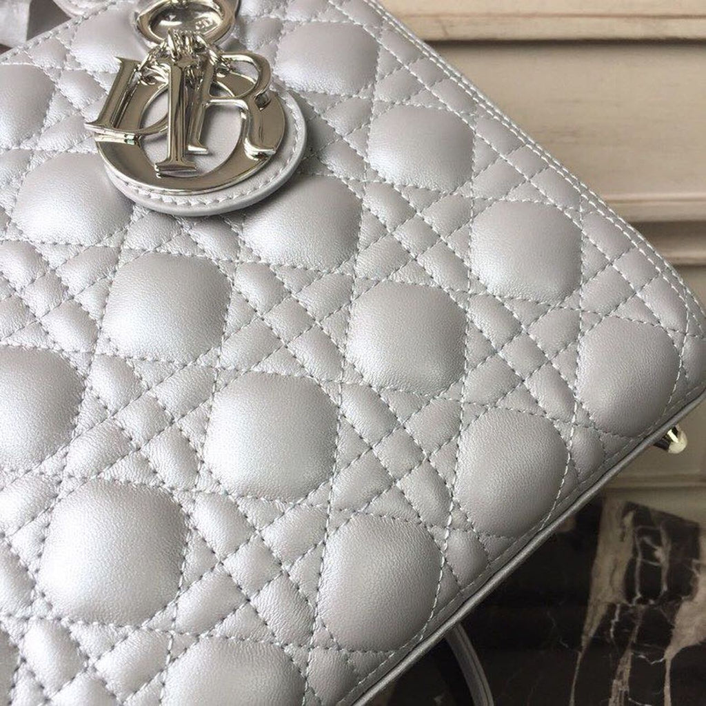 GLAMI MeGLAMIum Opaline Gray PearlesGLAMInt Cannage Lady Bag Hardware Pearl Gold For Women 9.5in/24cm CD