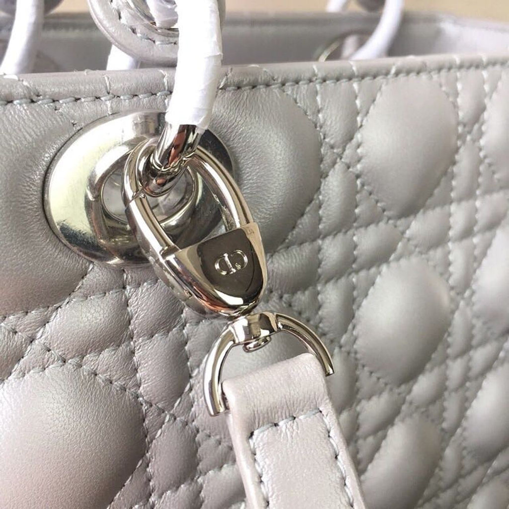 GLAMI MeGLAMIum Opaline Gray PearlesGLAMInt Cannage Lady Bag Hardware Pearl Gold For Women 9.5in/24cm CD