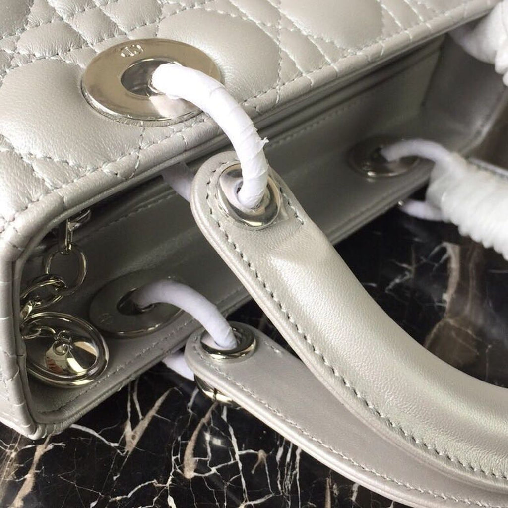 GLAMI MeGLAMIum Opaline Gray PearlesGLAMInt Cannage Lady Bag Hardware Pearl Gold For Women 9.5in/24cm CD