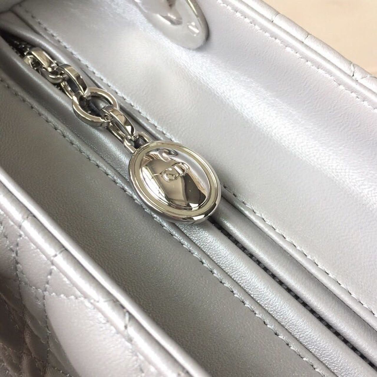 GLAMI MeGLAMIum Opaline Gray PearlesGLAMInt Cannage Lady Bag Hardware Pearl Gold For Women 9.5in/24cm CD