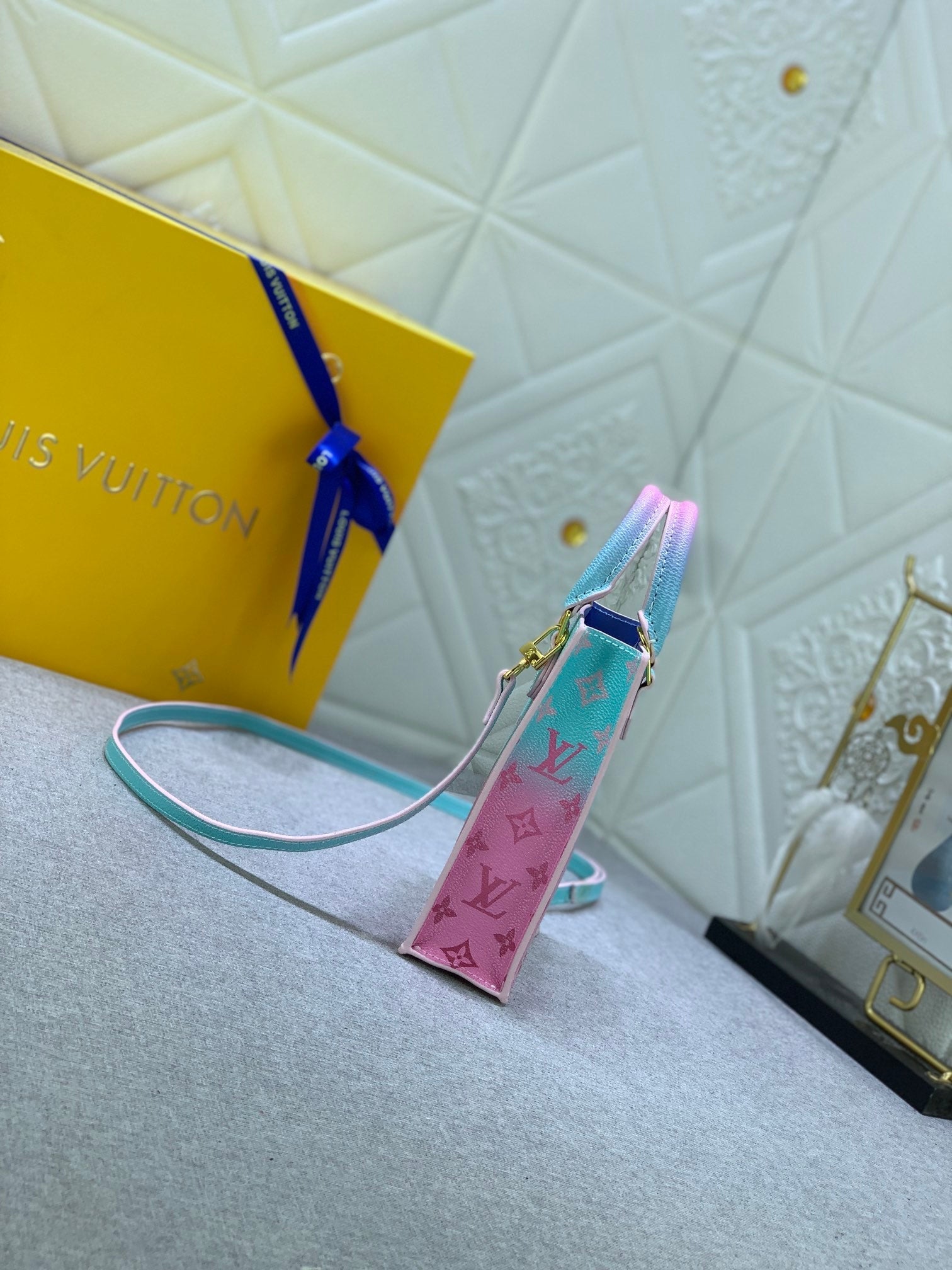 EN - Luxury Bags LUV 824