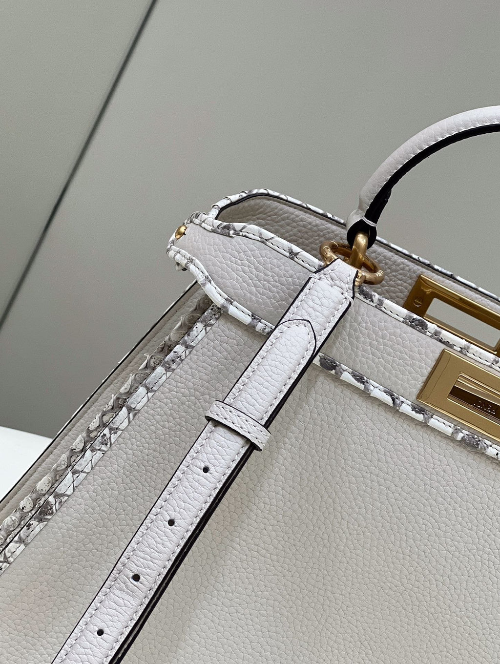 FI GlamI ISeeU MeGLAMIum Ivory For Women, Handbags, Shoulder Bags 13.1in/33.5cm FF
