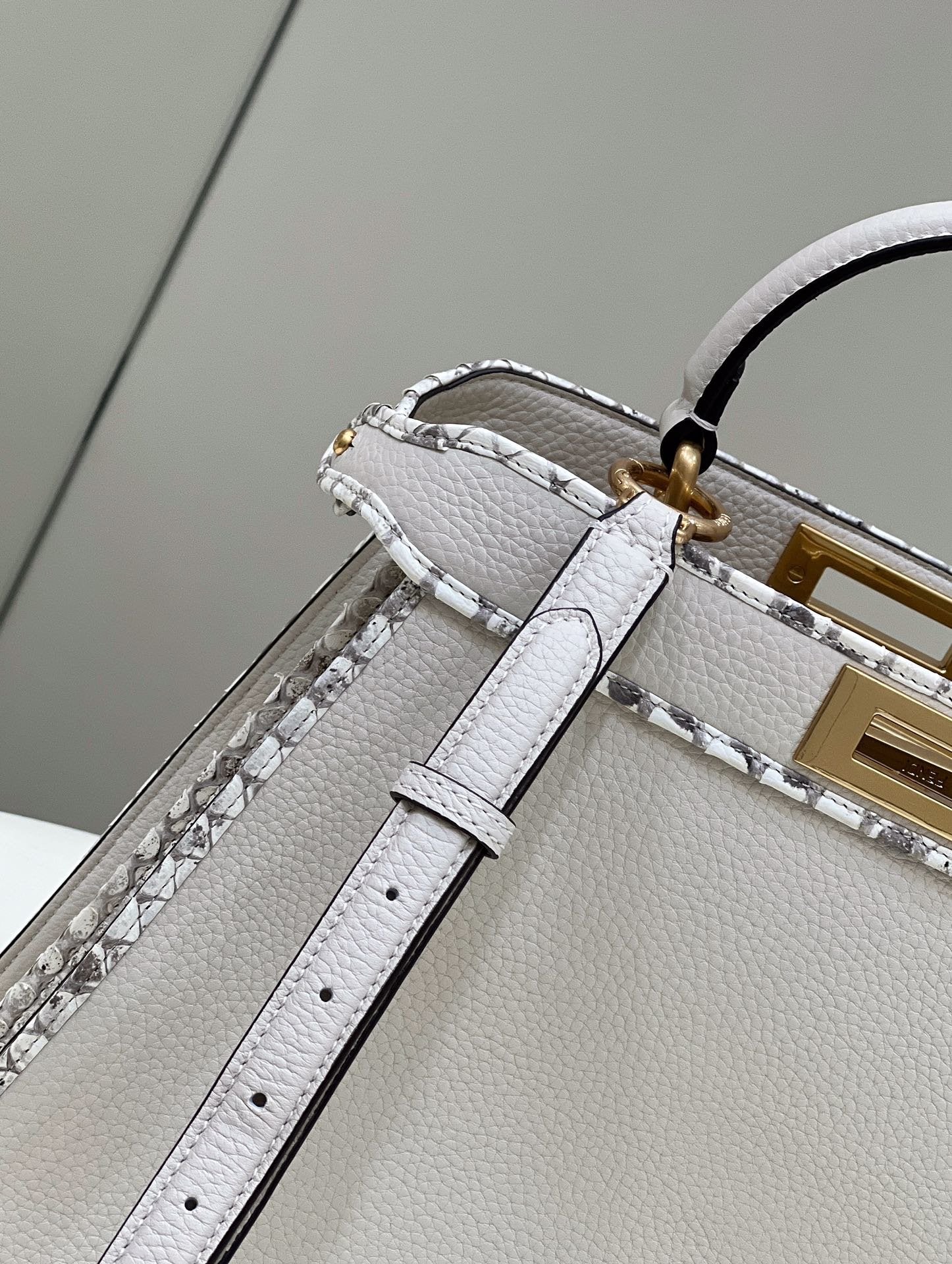 FI GlamI ISeeU MeGLAMIum Ivory For Women, Handbags, Shoulder Bags 13.1in/33.5cm FF