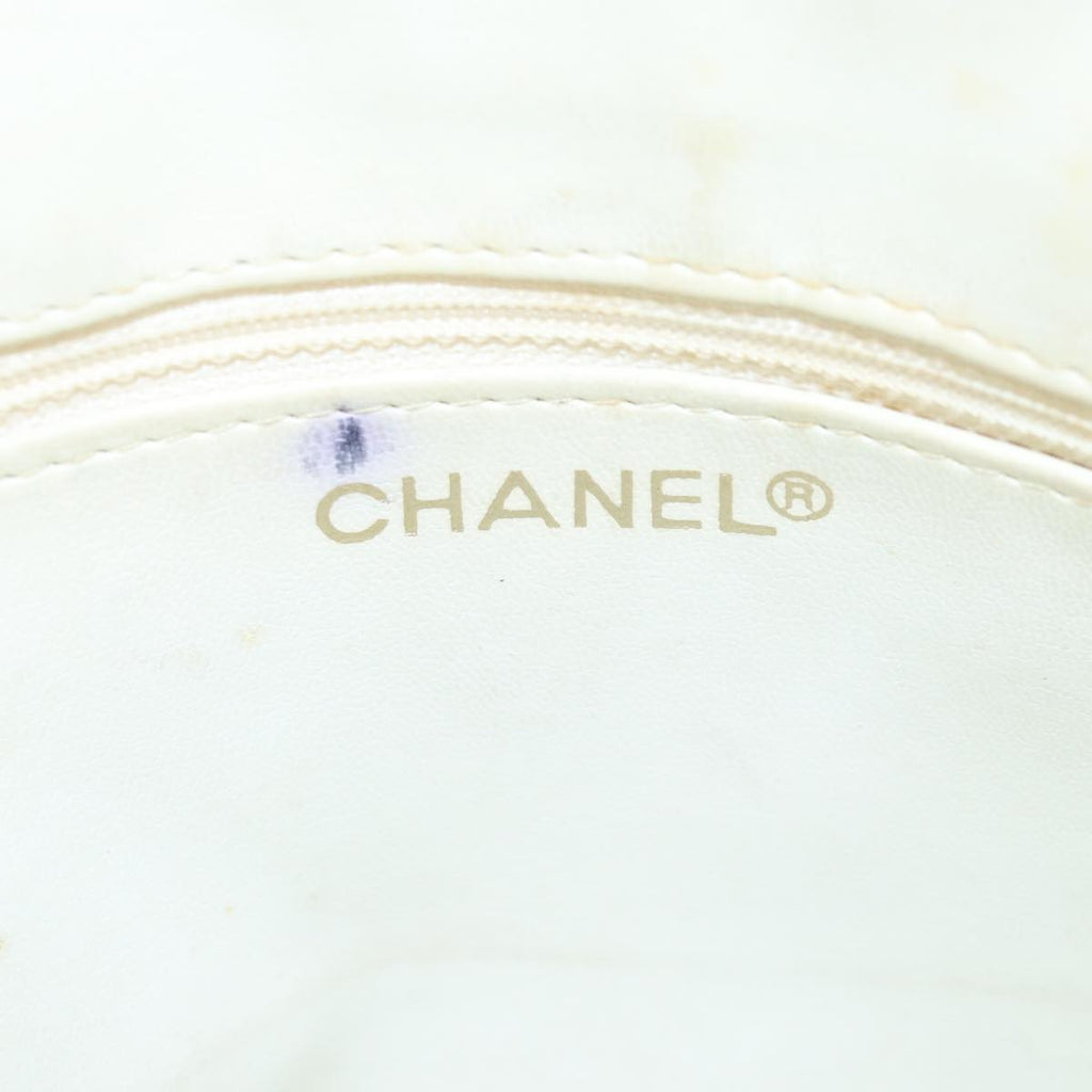 CHANEL Matelasse Chain Shoulder Bag Leather White CC 76482