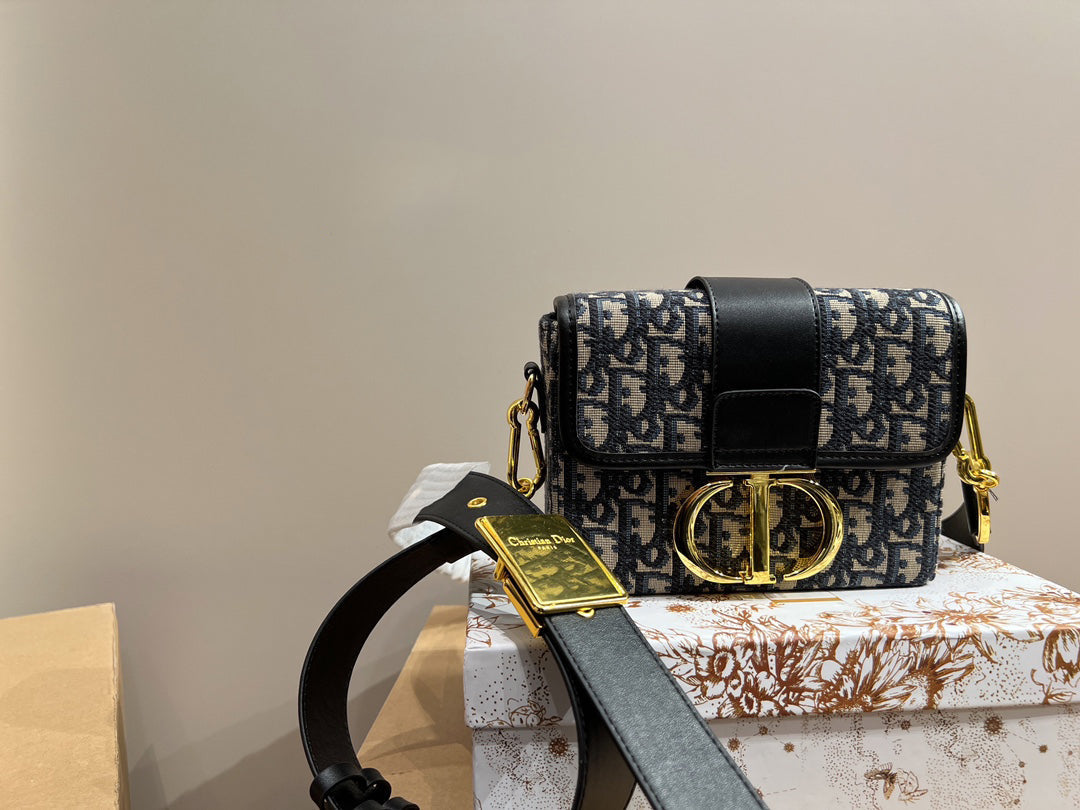 EN - Luxury Bags DIR 360