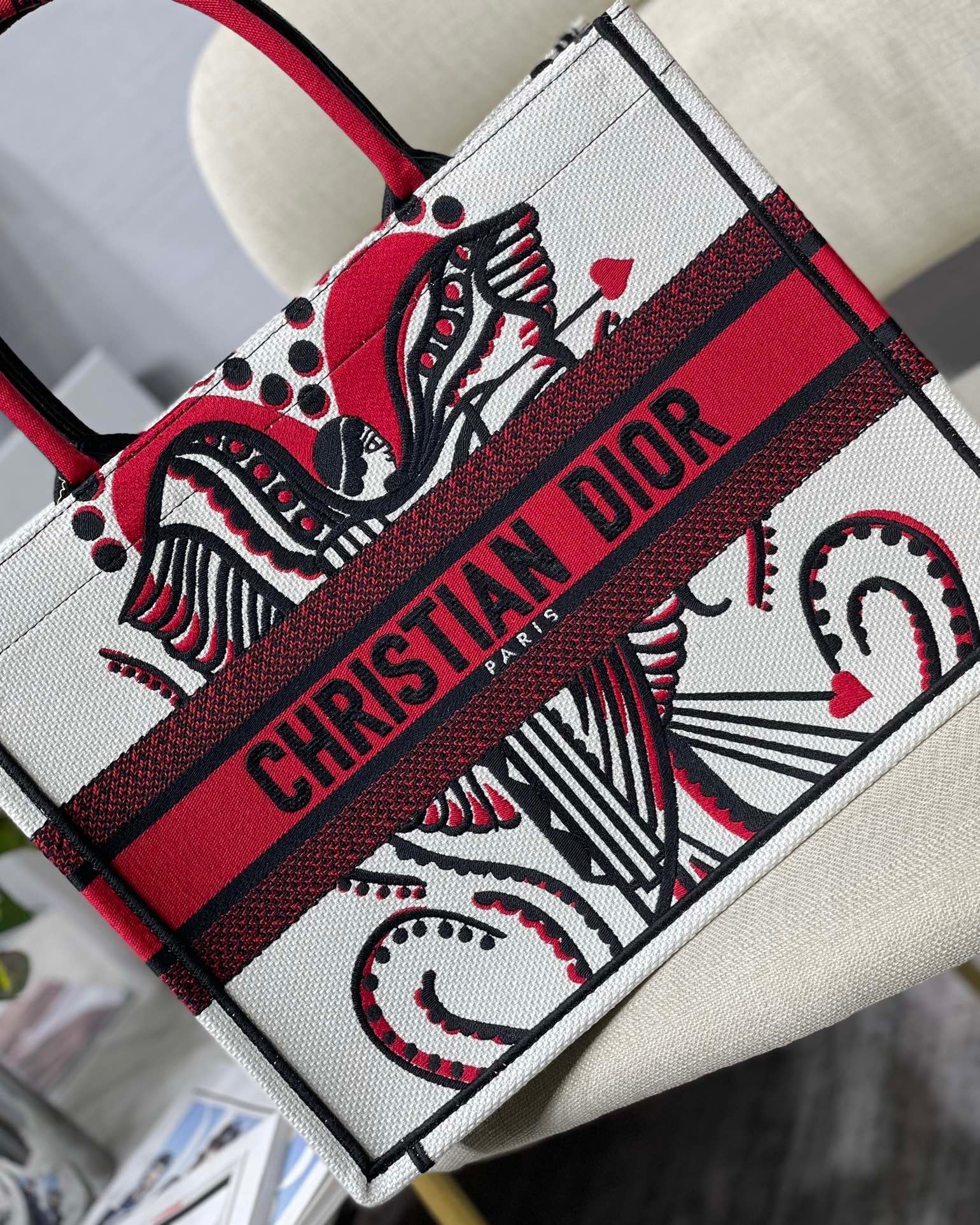 GLAMI MeGLAMIum Book Tote Latte Multicolor Cupidon Embroidery, Red/White, For Women WomenÃ¢â‚¬â„¢s Handbags, 41cm CD M1296ZTQG_M941