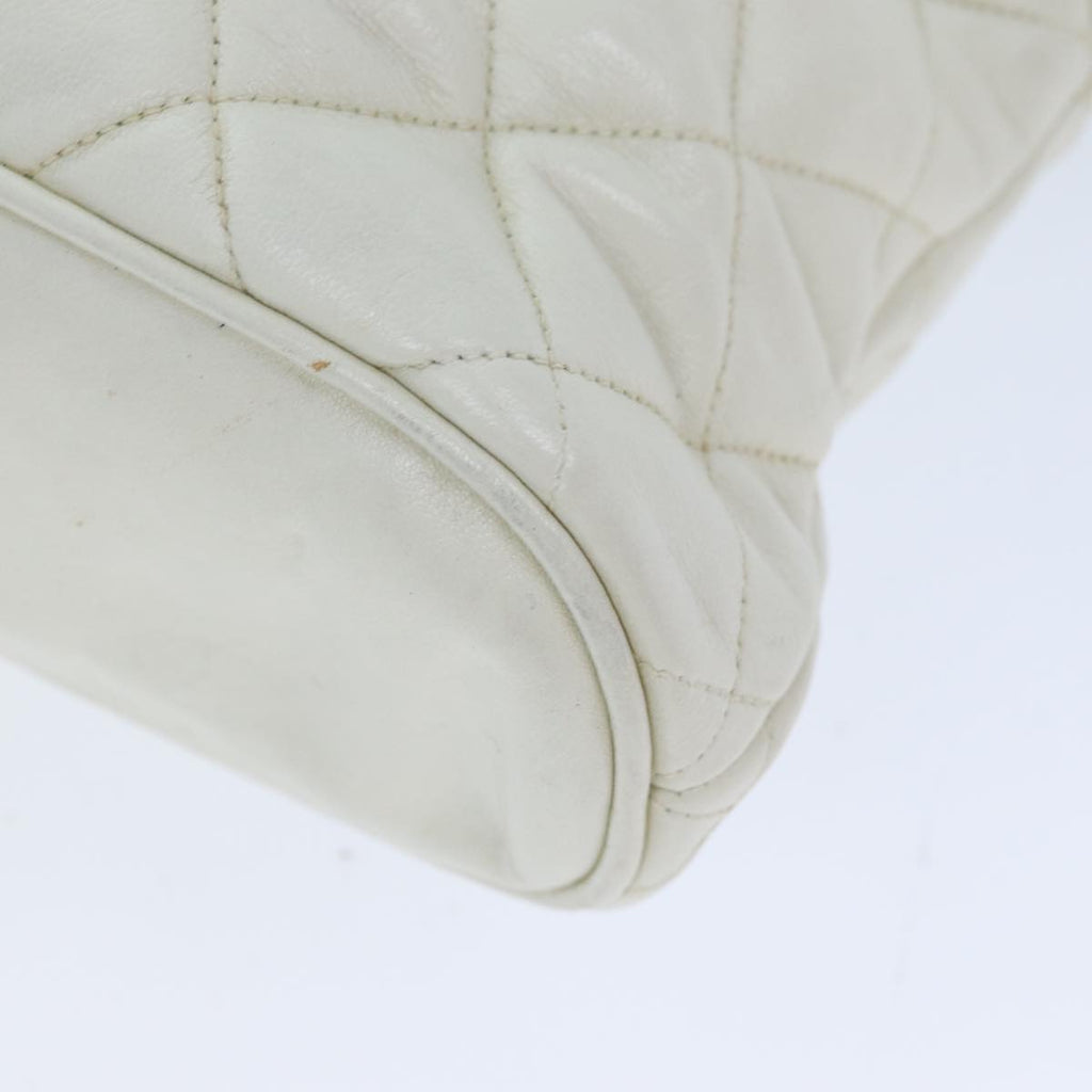 CHANEL Matelasse Chain Shoulder Bag Leather White CC 77469