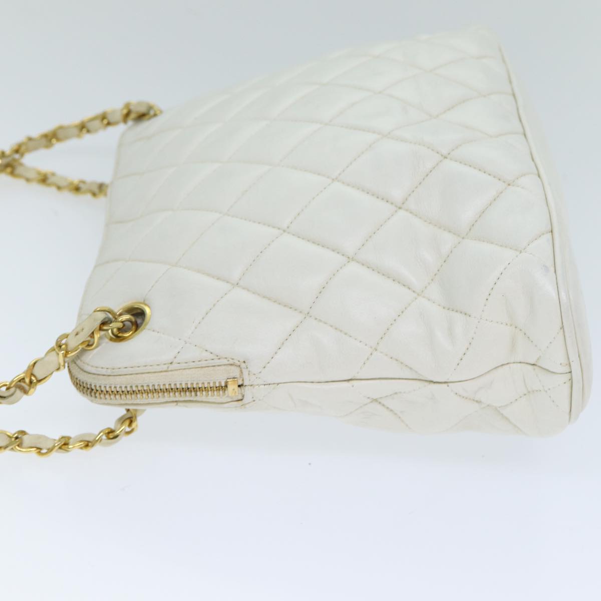 CHANEL Matelasse Chain Shoulder Bag Leather White CC 77469