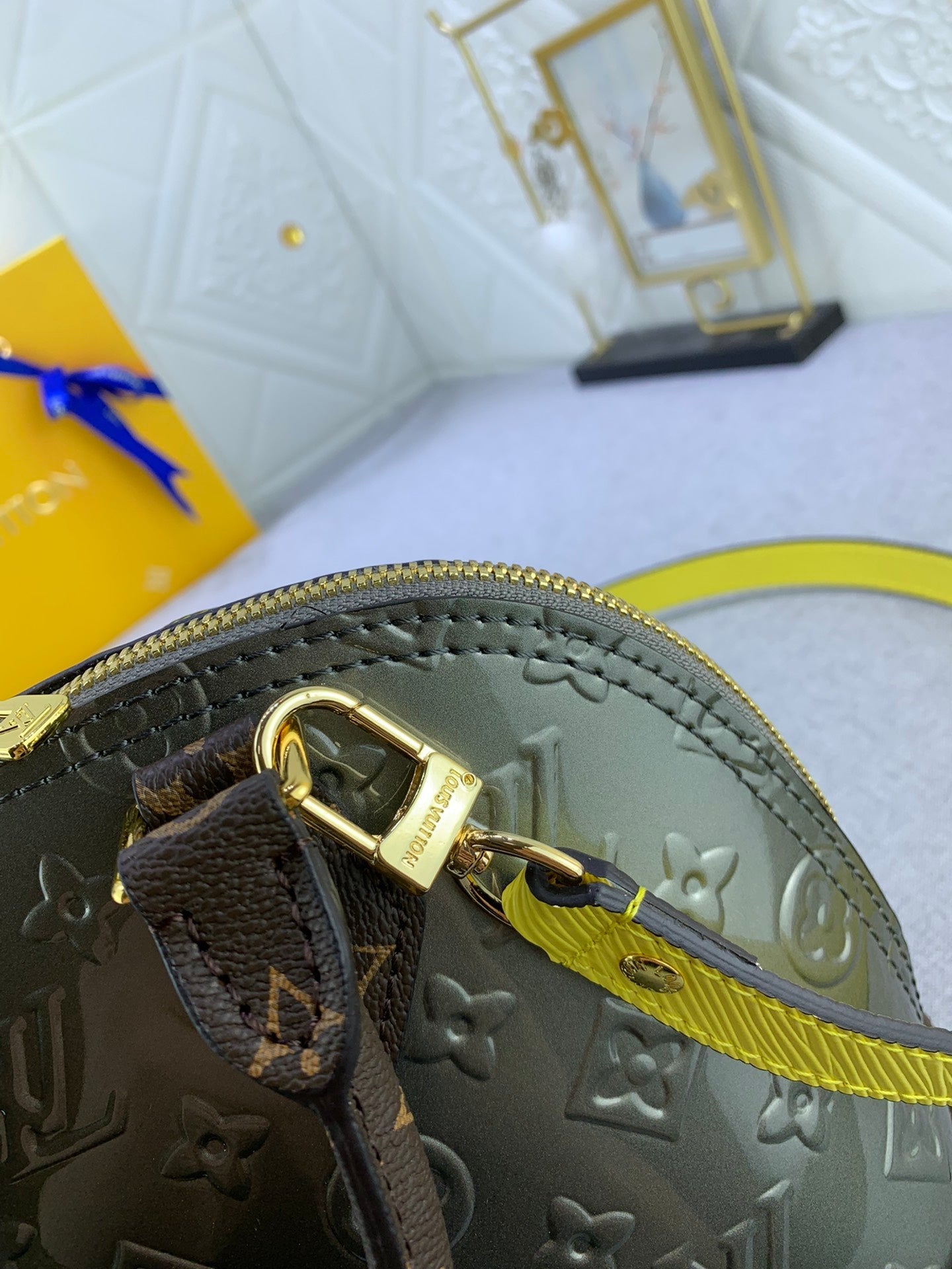 EN - Luxury Bags LUV 838