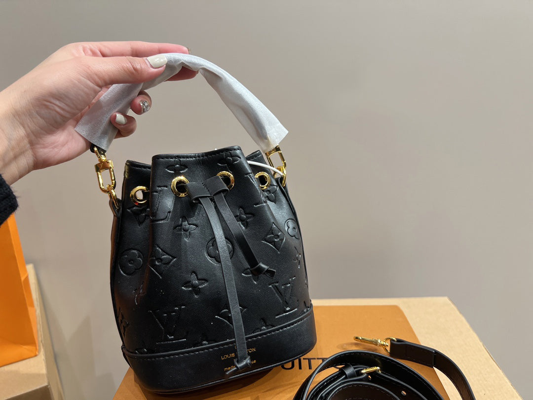 EN - Luxury Bags LUV 755