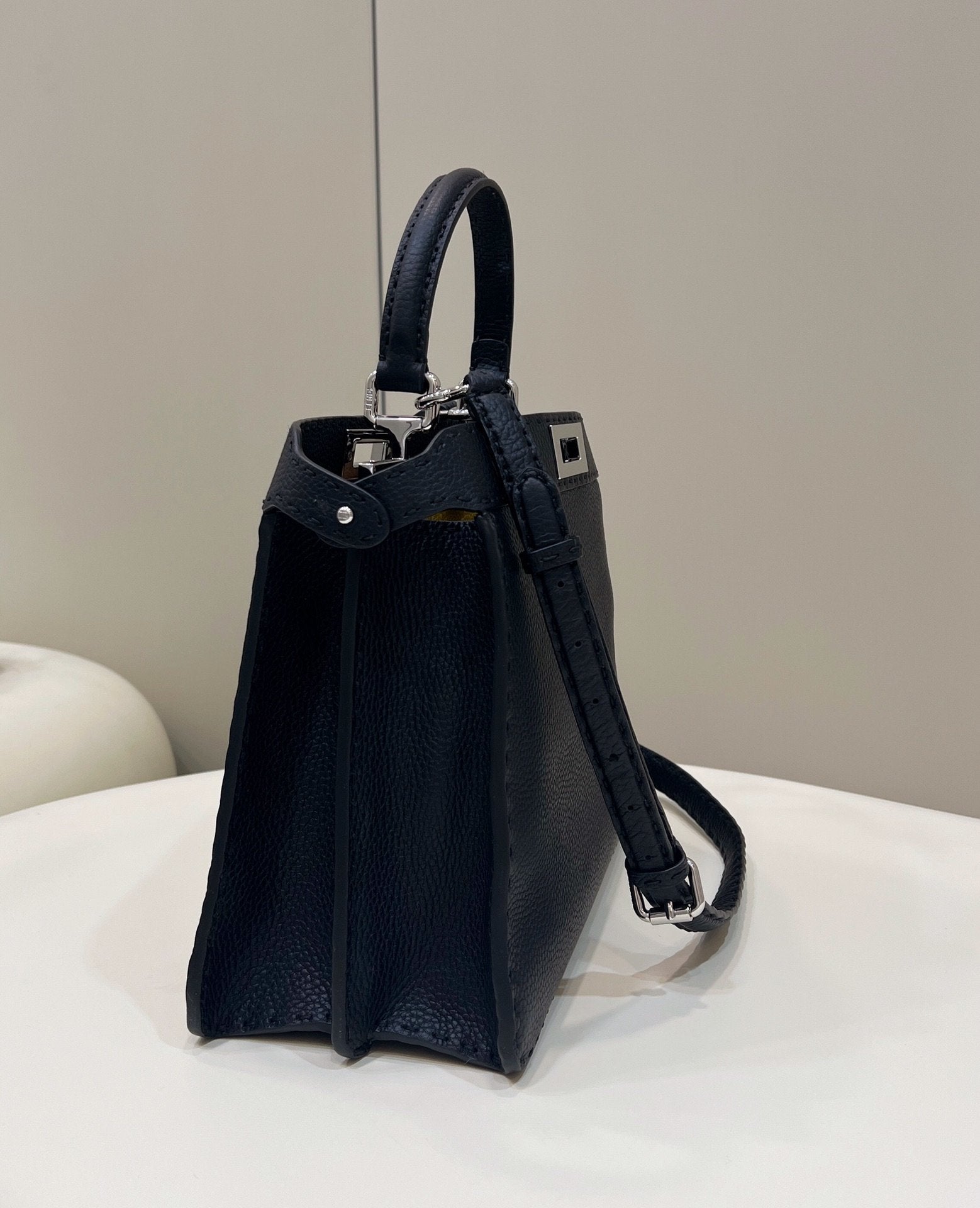 FI GlamI ISeeU MeGLAMIum Black For Women, Handbags, Shoulder Bags 13.1in/33.5cm FF