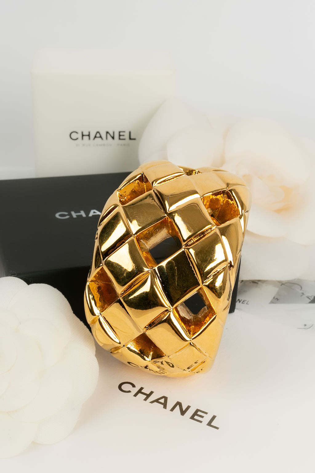 Manchette en mÃƒÆ’Ã‚Â©tal dorÃƒÆ’Ã‚Â© Chanel