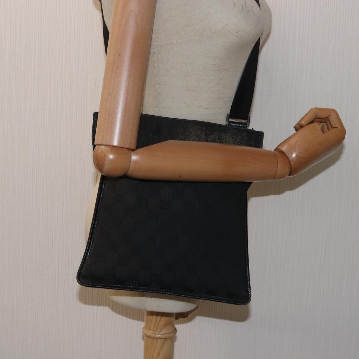 GUCCI GG Canvas Shoulder Bag Black 27639 78640