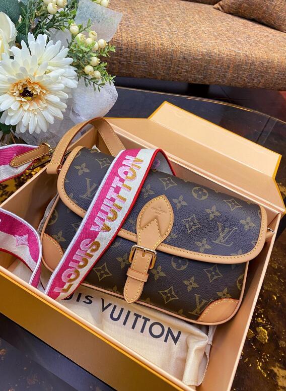 SAMC - LOV Bags - 1610