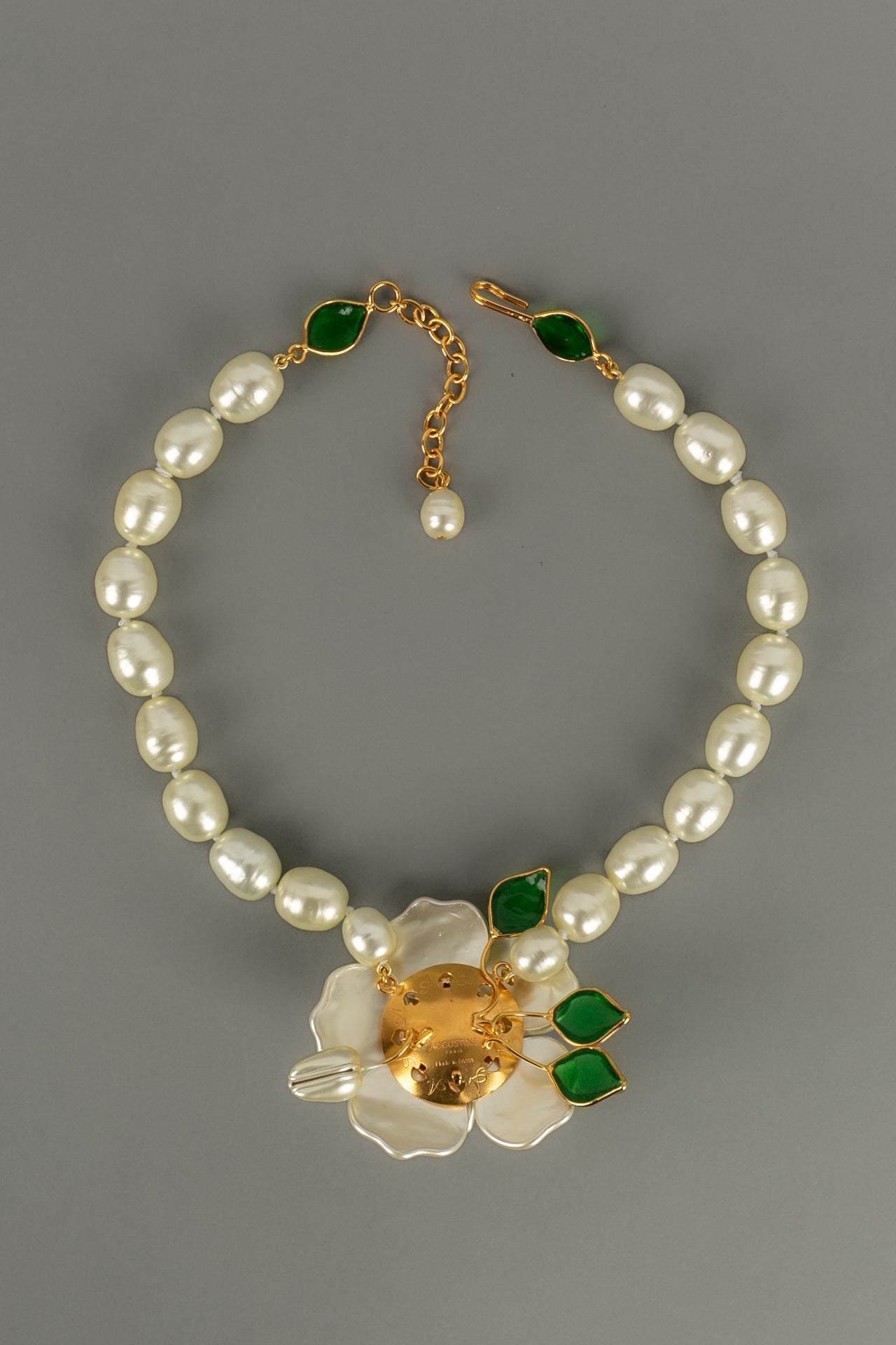 Collier Augustine