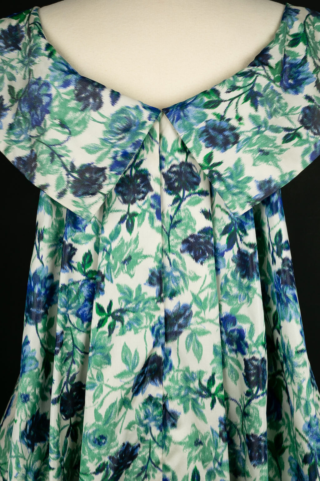 Robe fleurie en taffetas