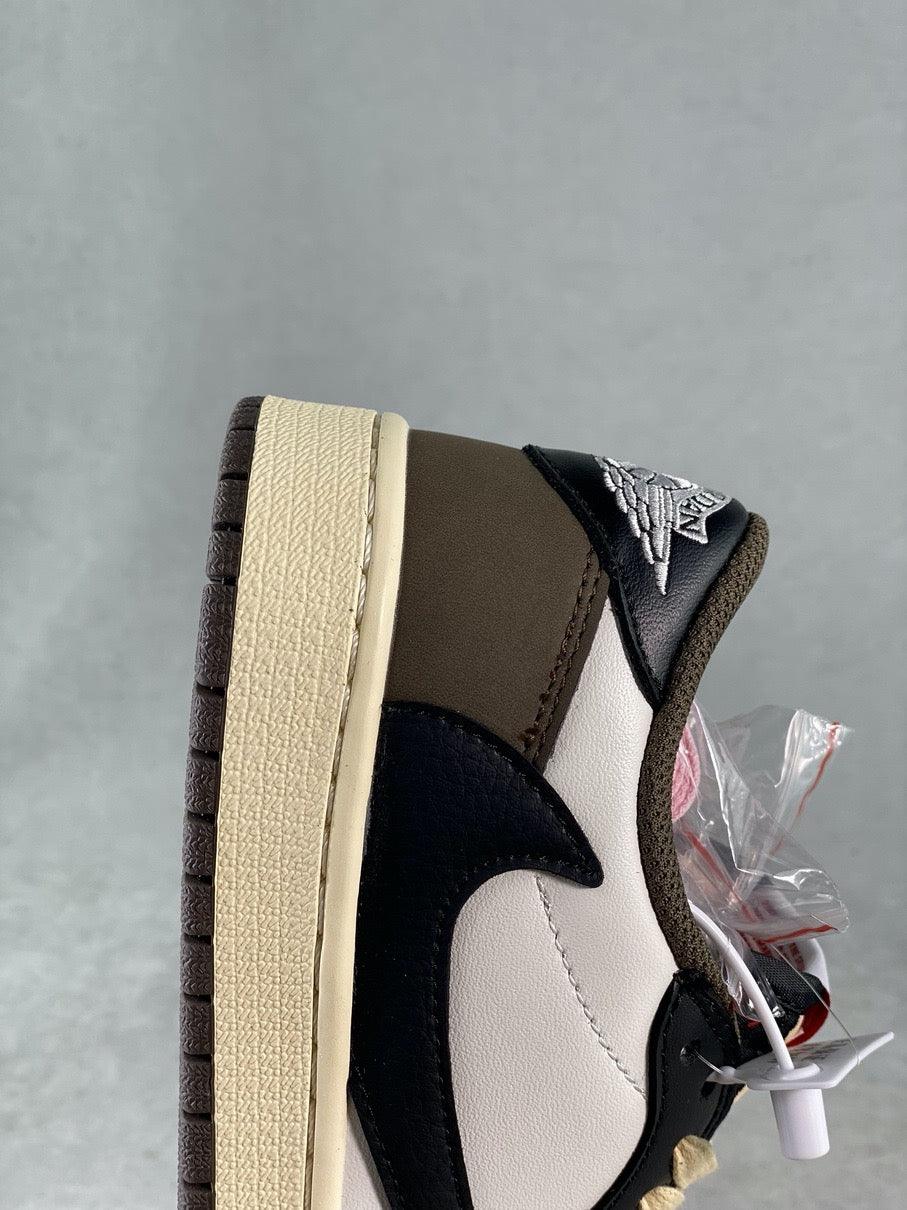 Designer Travis Scott ÃƒÆ’Ã¢â‚¬â€ Air Jordan 1 Low OG ÃƒÂ¢Ã¢â€šÂ¬Ã…â€œReverse M CQ4277 105
