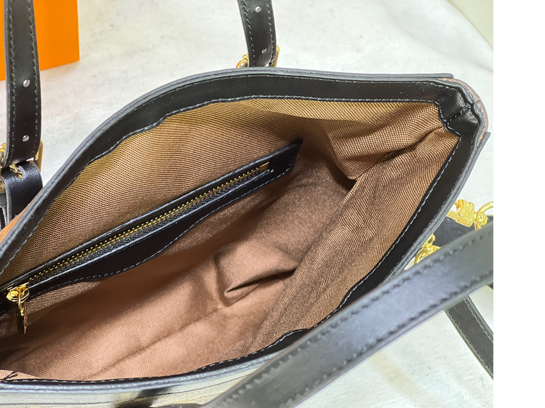 EN - Luxury Bags LUV 765