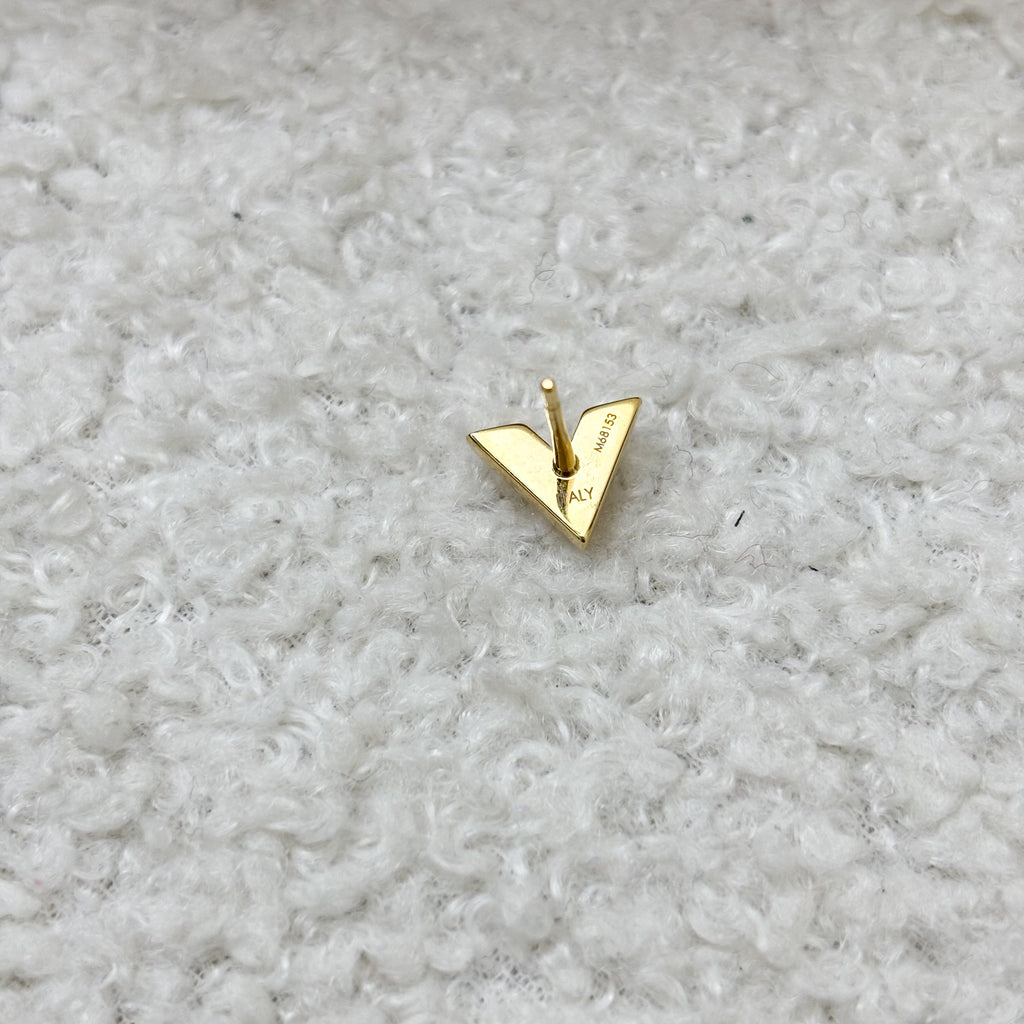 LV Essential V Stud Earrings in Gold tone HW