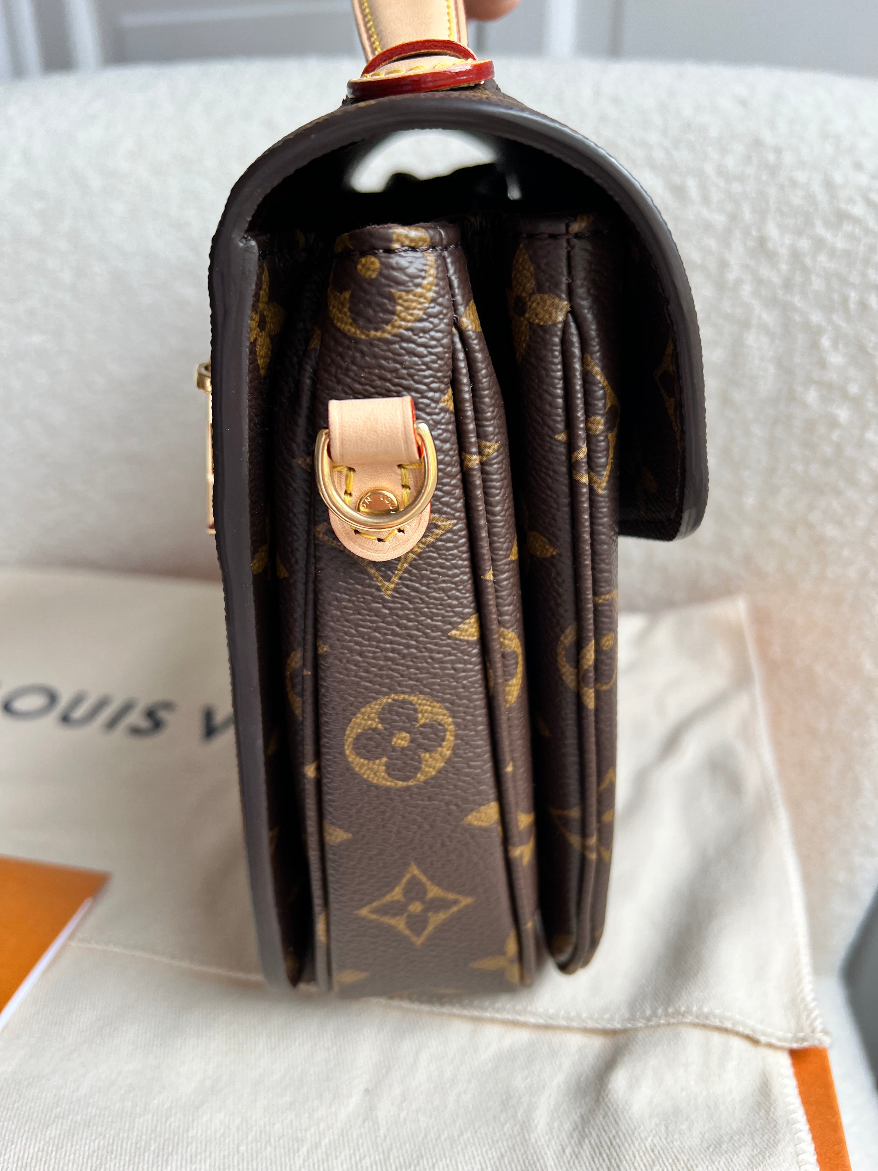Louis Vuitton Pochette Metis Monogram (RRP £1,970)