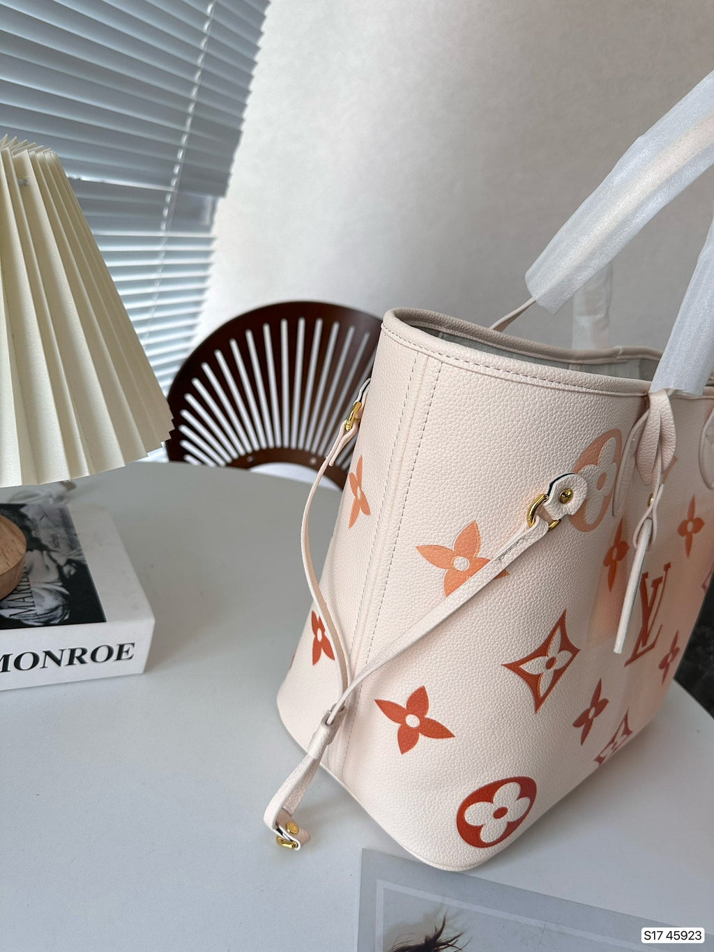 EN - Luxury Bags LUV 843