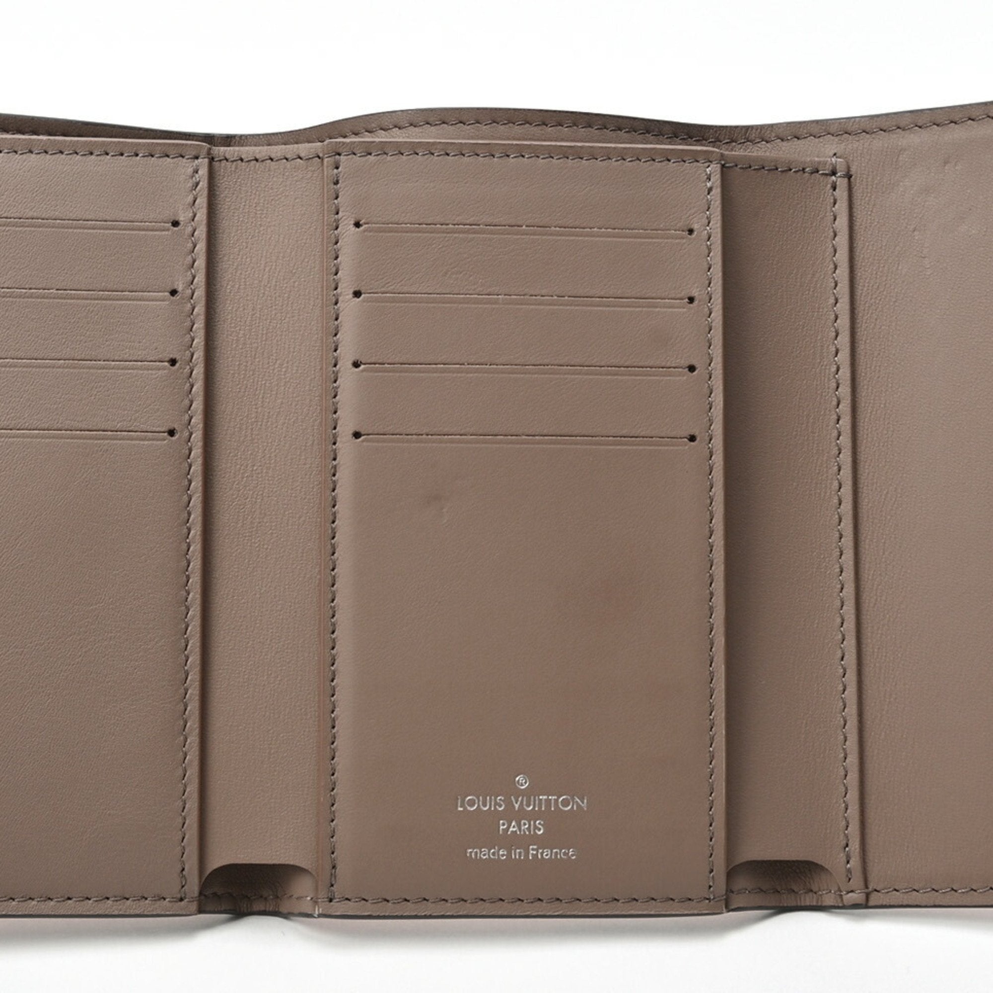 Louis Vuitton Capucines  Leather Wallet  ()