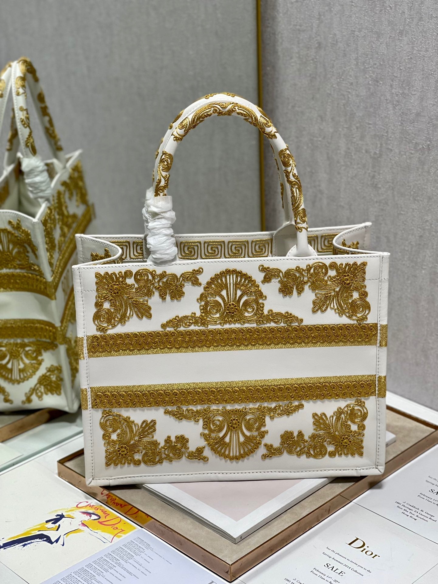 GLAMI MeGLAMIum Book Tote Gold And White, For Women, WomenÃ¢â‚¬â„¢s Handbags 14in/36cm CD
