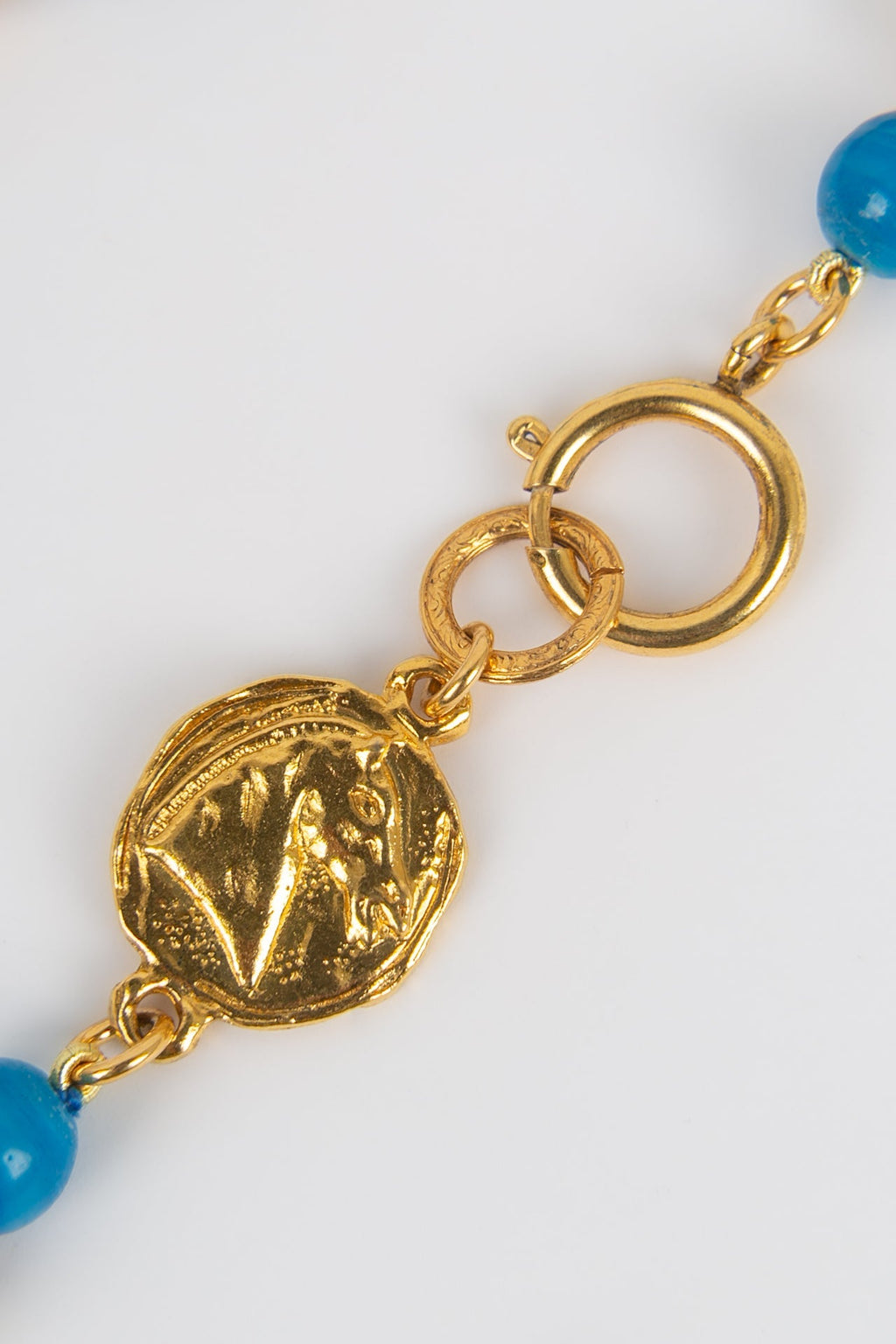 Collier bleu Chanel