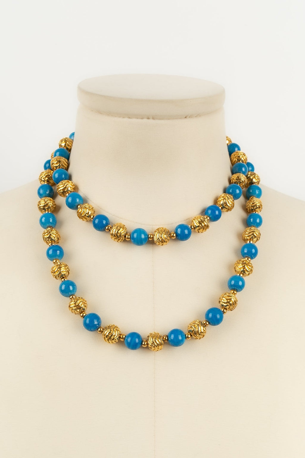 Collier bleu Chanel