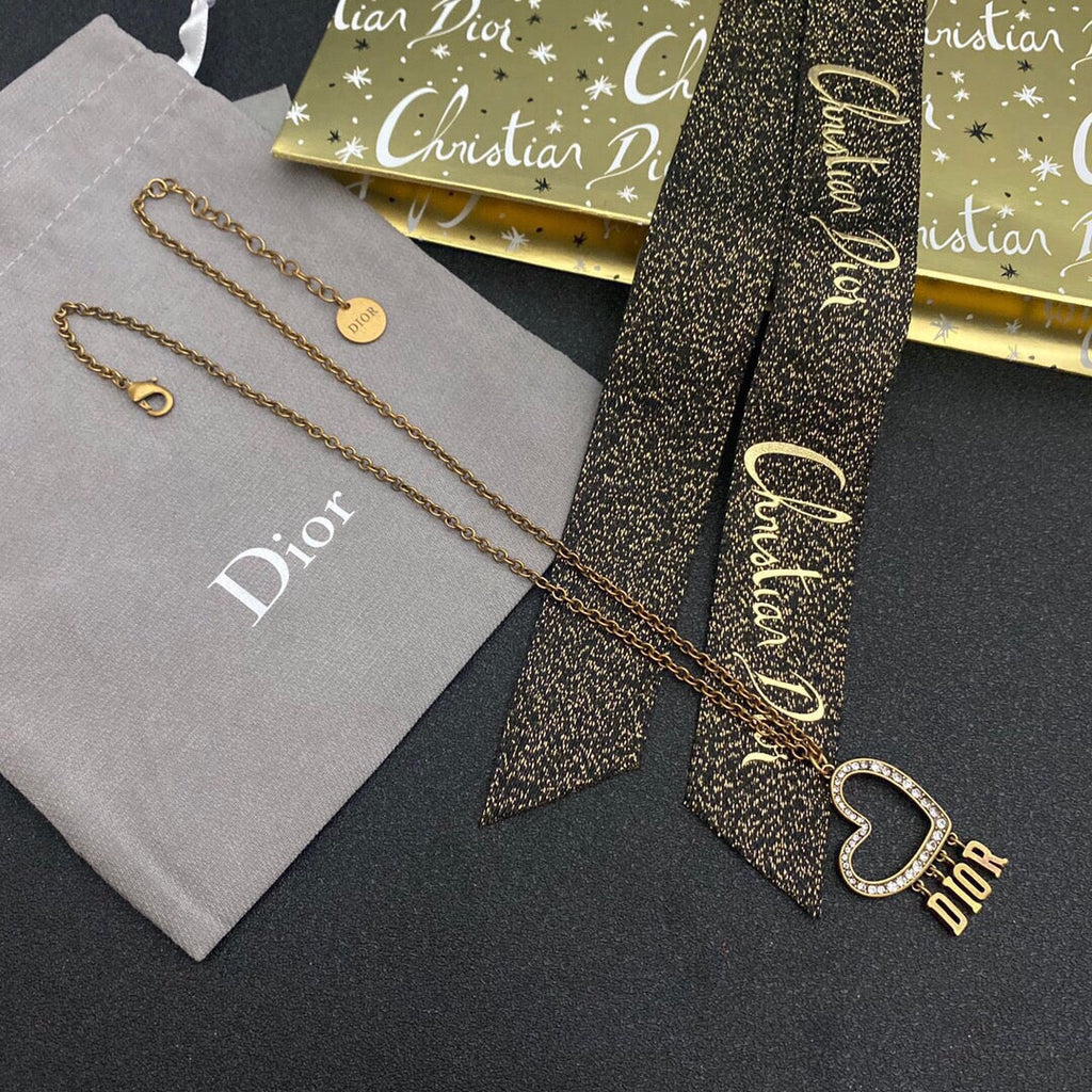 EN - Lux Necklace DIR002
