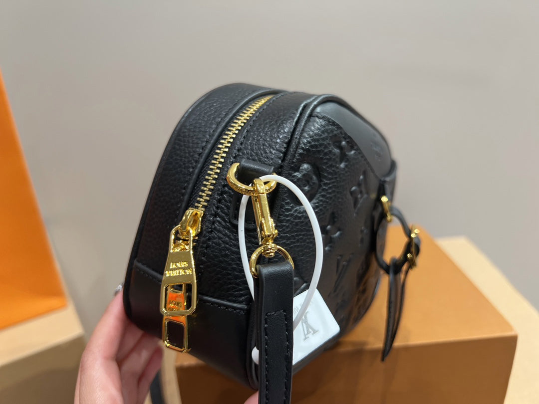 EN - Luxury Bags LUV 757