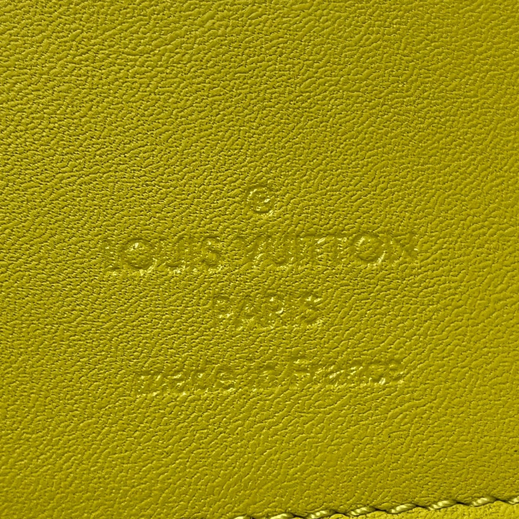 Louis Vuitton  Leather Wallet  ()