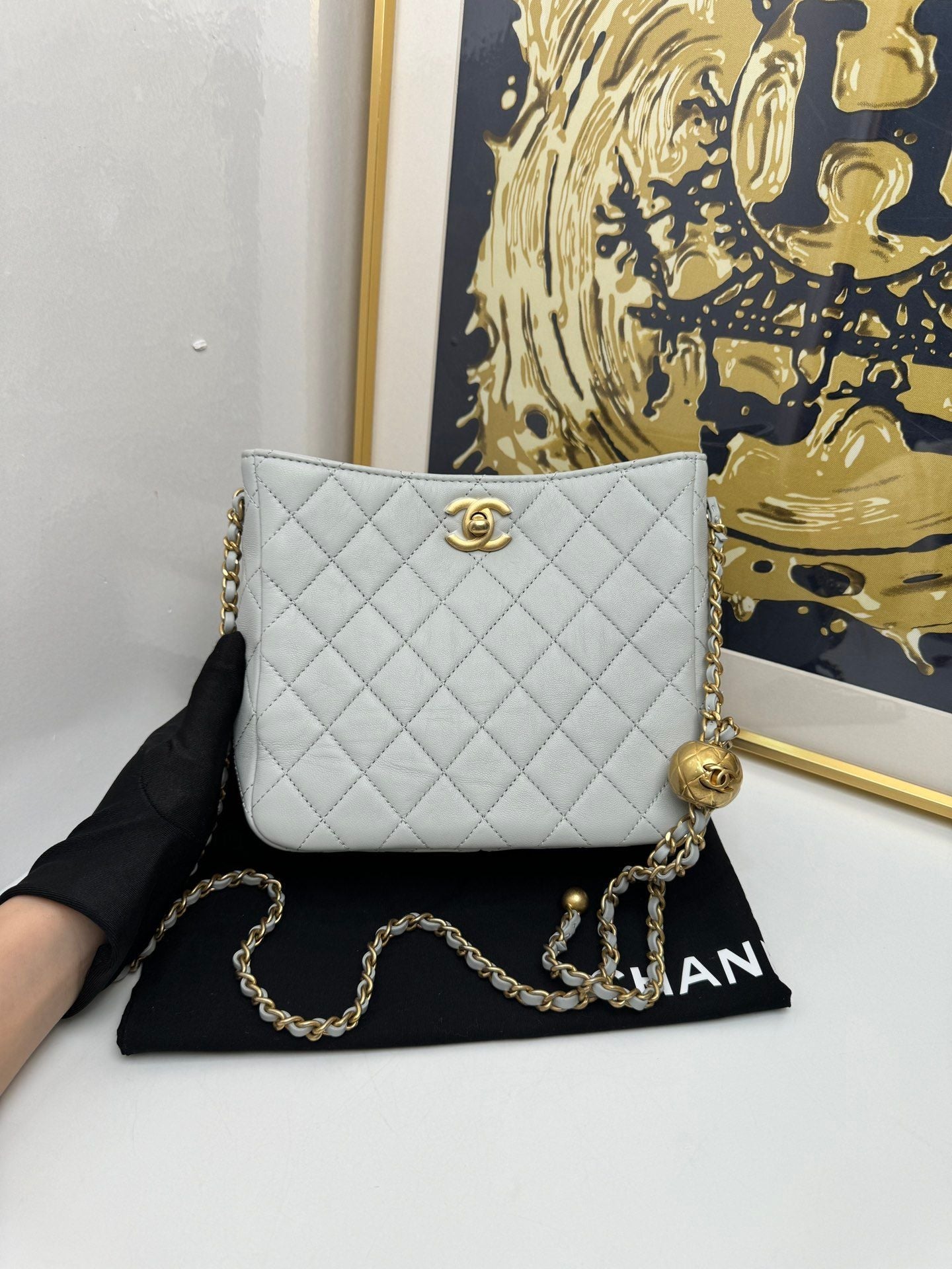 Preloved Chanel hobo chip baby blue 108739